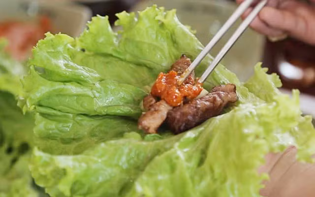 Thịt nướng BBQ (Bulgogi) là món ngon Hàn Quốc xuất hiện nhiều trong các phim ảnh, rất được người dân xứ Hàn ưa chuộng.