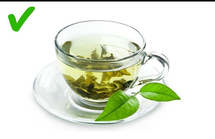 Hãy uống nhiều trà hơn, đặc biệt là trà xanh, chứa nhiều chất chống oxy hóa và có thể giúp giảm cân.