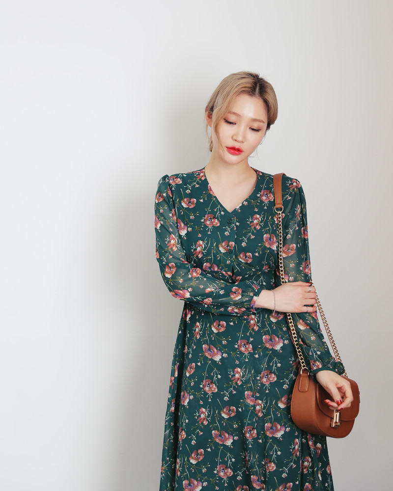 Mẫu váy này khá hợp cho các nàng công sở diện trong những ngày thu se lạnh.