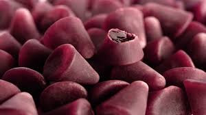 Kẹo được làm từ siro đường, bên trong là chất lỏng sệt với mùi hương hoa quả dễ chịu. Ngày nay, món kẹo này có khoảng 30 hương vị khác nhau.