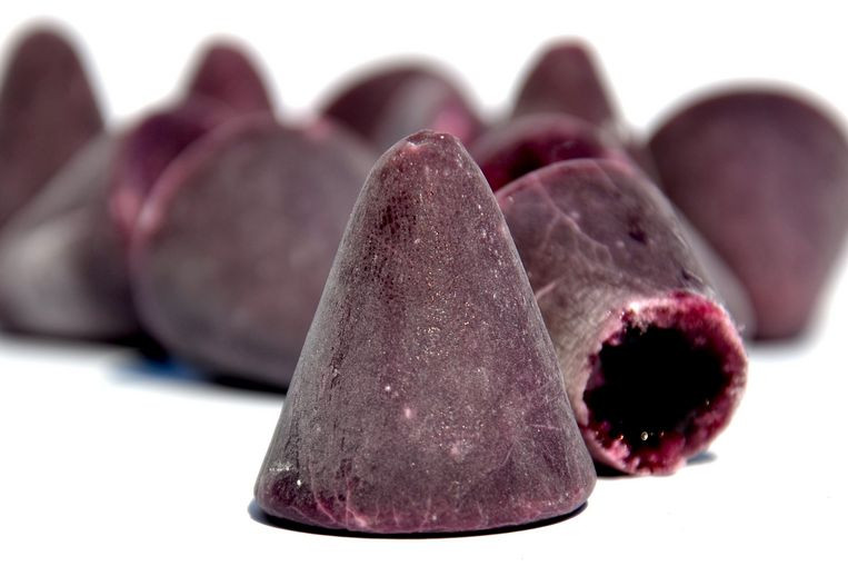 Những chiếc kẹo xinh xắn này được tạo nên từ các thành phần gồm gum arabic, glucose, tinh bột, đường và chiết xuất quả mâm xôi.