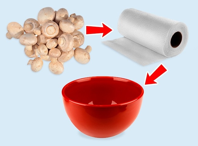 Để giữ nấm tươi lâu, bạn nên lưu trữ trong túi giấy. Nếu bạn không có túi giấy, chỉ cần đặt giấy ăn vào đáy của hộp nấm.