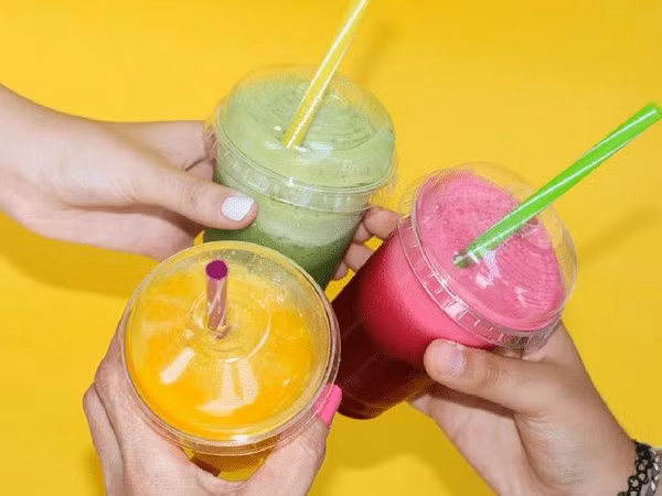 Uống sinh tố hoa quả mỗi ngày giúp cơ thể tràn đầy năng lượng. Tuy nhiên, một số cách pha sinh tố hoa quả có thể gây hại sức khỏe.