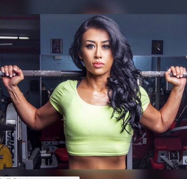 Đến tháng 7/2013, chỉ 1 năm sau đó, Christine đã giảm được 45kg. Lúc này đây, chị đã đặt ra mục tiêu mới: tham gia thi thể hình. Christine đã thuê huấn luyện viên riêng, giúp chị đặt ra chế độ ăn uống và kế hoạch tập luyện.