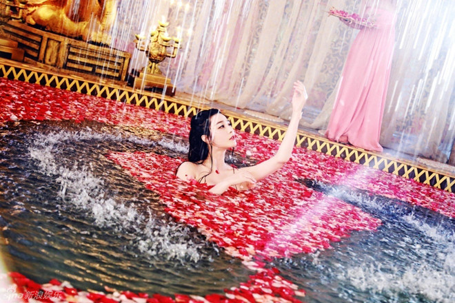 Tuy nhiên chỉ có những người thực sự giàu có mới đủ điều kiện để làm đẹp với hoa hồng vì chúng thực sự khá đắt tiền.