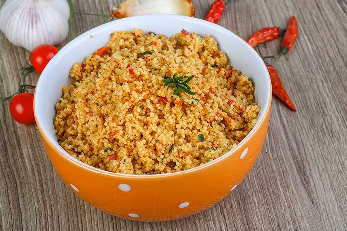Couscous giống như một hạt nguyên hạt, nhưng thực tế là nó không khác nhiều so với lúa mì tinh chế. Không có dinh dưỡng, chỉ có một lượng lớn calo.