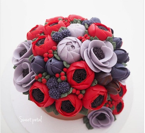 Bạn có nỡ ăn chiếc bánh nở hoa này không?