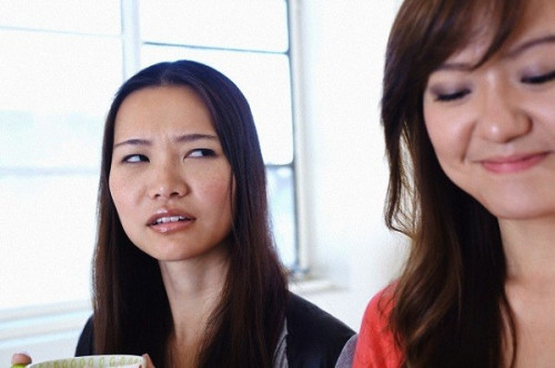 Dù chín bỏ làm mười, nhưng các chị em bên chồng tôi rất quá quắt không chịu tha cho tôi. Ảnh: I.T