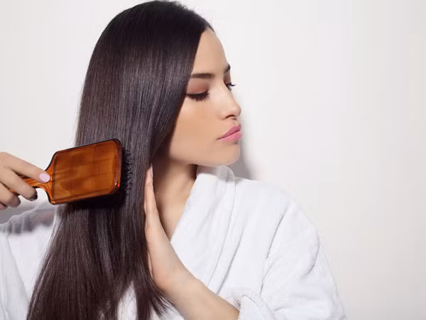 Dâu tây giàu vitamin C có khả năng làm trẻ hóa sợi tóc hiệu quả và giúp sợi tóc khỏe mạnh hơn.