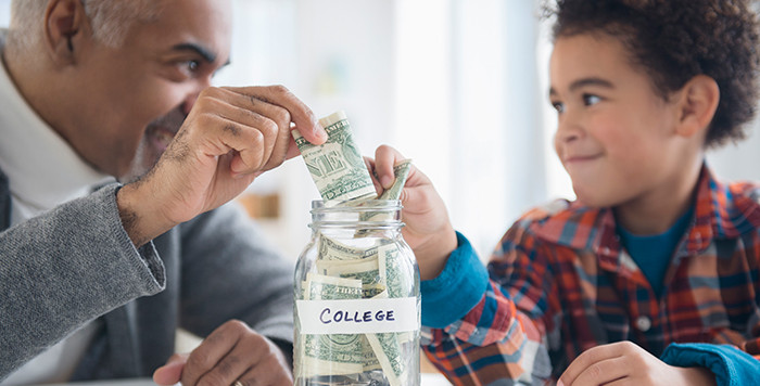 3. Một trong những cách tốt nhất để tiết kiệm cho con là đặt ra các mục tiêu. Hãy bắt đầu bằng việc nghĩ xem bạn muốn tiết kiệm để làm gì và xác định thời gian hoàn thành mục tiêu đó.