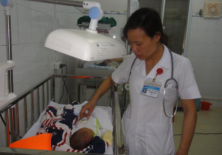 Tháng 4/2016, Bệnh viện Đa khoa huyện Đức Thọ (Hà Tĩnh) đã mổ thành công cứu được cháu bé 32 tuần tuổi trong bụng người mẹ đã chết lâm sàng do tai nạn giao thông. Khi đưa vào đến bệnh viện, các bác sỹ cho biết người mẹ đã chết lâm sàng. Các bác sĩ nhanh chóng phẫu thuật để cứu lấy đứa trẻ. Mẹ bé qua đời khi còn chưa kịp nhìn đứa con của mình chào đời.