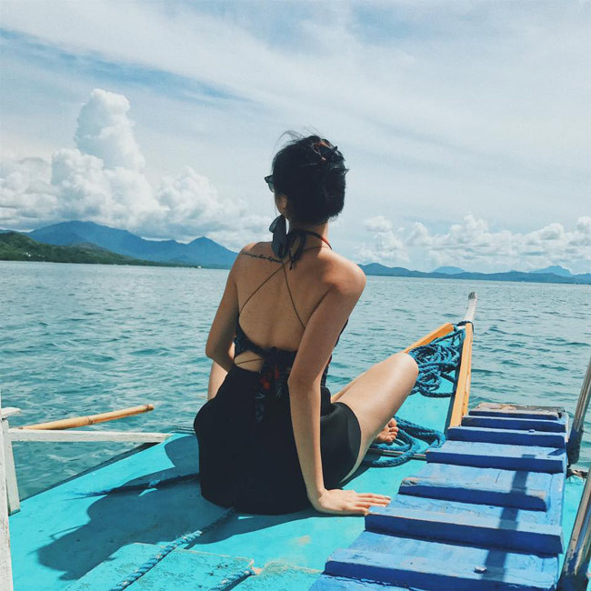 Cô nàng từng chụp ảnh thân thiết với hai hot girl khác là Trâm Anh và Trương Hoàng Mai Anh trong những ngày đầu World Cup 2018 diễn ra.