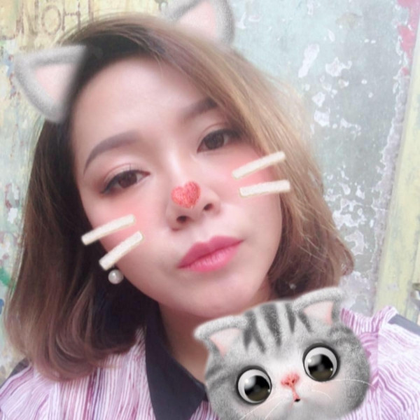 Nhan sắc xinh đẹp của ”cô dâu mặt nạ quỷ” ngoài đời.