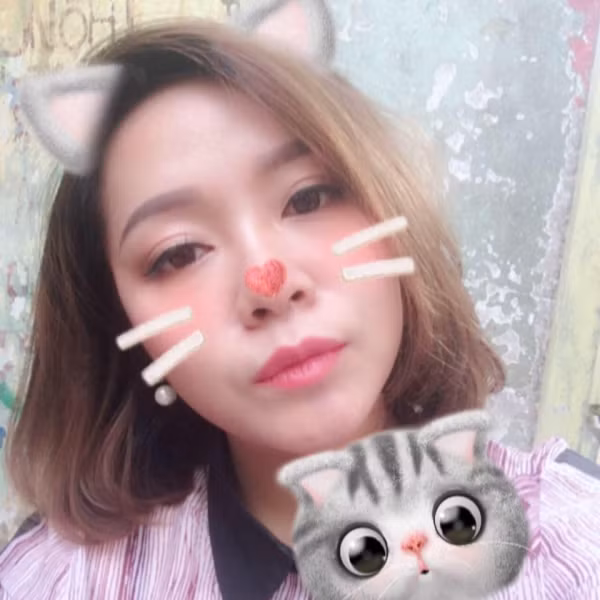 Nhan sắc xinh đẹp của ”cô dâu mặt nạ quỷ” ngoài đời.