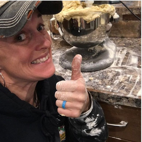 Thảm họa khi làm bánh. 