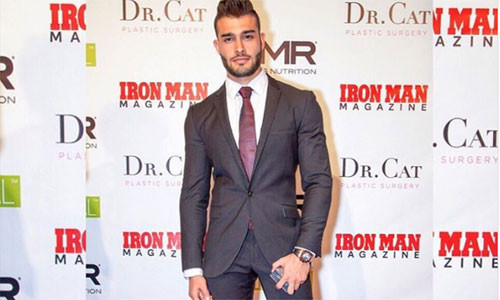 Hiện Sam vừa là bạn trai vừa là người hướng dẫn Britney tập gym để có thân hình săn chắc, gợi cảm hơn. Cặp đôi thường xuyên có những bài tập gợi cảm cùng nhau. Ảnh: Internet. 