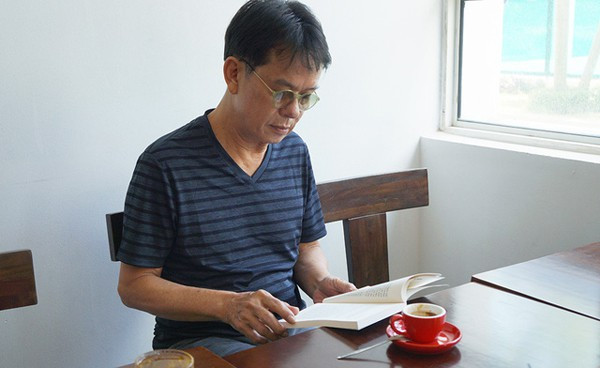 Nhạc sĩ Đức Huy, người nổi tiếng với những bản tình ca trẻ trung và nhẹ nhàng.