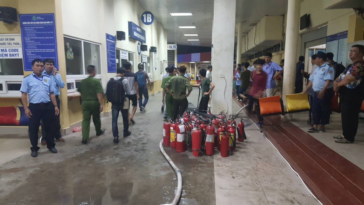 Lua rung ruc sat benh vien Nhi, me nem binh sua om con thao chay-Hinh-8