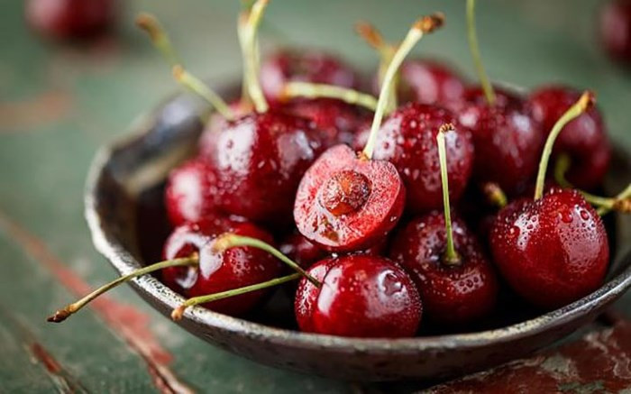 5. Quả anh đào: Các chuyên gia dinh dưỡng cho biết lúc nào họ cũng dự trữ một số chai nước anh đào trong phòng tập, giúp xoa dịu các cơ bắp bị đau.