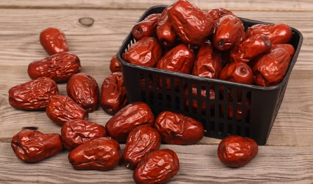 Chất saponin được tìm thấy trong táo tàu giúp giải độc máu và loại bỏ độc tố ra khỏi tất cả các vùng trên cơ thể bạn.