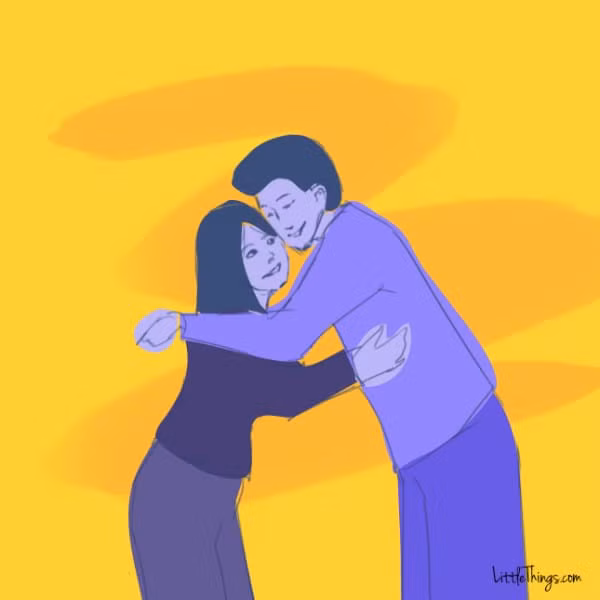  8. Ôm bạn nhưng không chạm phần dưới Hai người chỉ ôm phần trên cơ thể của họ, trong khi vẫn giữ phần dưới cơ thể khá xa nhau là một cái ôm nói lên việc giữ khoảng cách càng nhiều càng tốt. Với một cái ôm như thế này, bạn cho thấy rằng không muốn được gần gũi với người khác và không muốn tiến thêm bước nữa trong mối quan hệ.