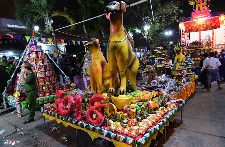 Làm Chay là lễ hội truyền thống của người dân thị trấn Tầm Vu, huyện Châu Thành (Long An), tổ chức vào trung tuần tháng Giêng (từ ngày 14-16 âm lịch) hàng năm. Sáng 16 tháng Giêng, tại khuôn viên đình Tân Xuân, Tiêu Diện Đại Sĩ được thỉnh từ chùa Ông gần đó về tập kết. Những mâm cúng với bánh trái được trang trí đẹp mắt để vừa dự thi vừa bày cúng giữa sân đình.