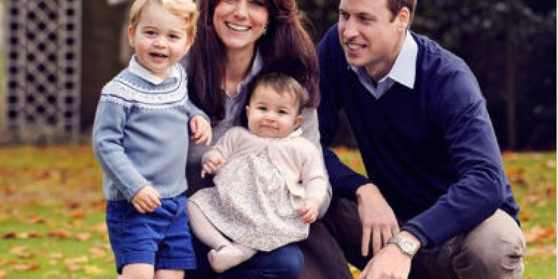 Bức ảnh Hoàng tử William và Công nương Kate khi gia đình mới có 4 thành viên chuẩn bị đón thành viên thứ 5 trong ngày lễ Giáng sinh.