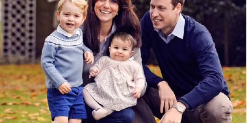 Bức ảnh Hoàng tử William và Công nương Kate khi gia đình mới có 4 thành viên chuẩn bị đón thành viên thứ 5 trong ngày lễ Giáng sinh.