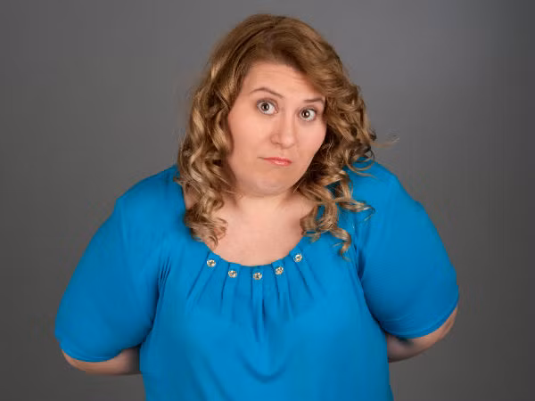 Những phụ nữ trẻ có mật độ xương thấp do khối lượng xương đỉnh thấp thường có nguy cơ loãng xương sau này. Đôi khi, phụ nữ tiền mãn kinh bị loãng xương do tình trạng sức khoẻ tiềm ẩn hoặc một loại thuốc dẫn đến yếu xương.