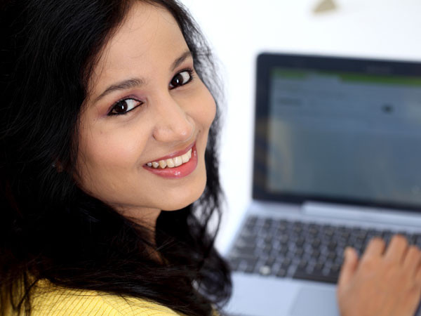 Nhìn chung phụ nữ có xương nhỏ và mỏng hơn so với nam giới, đây cũng chính là một trong những lý do khiến phụ nữ dễ bị giảm mật độ xương và làm tăng nguy cơ loãng xương.