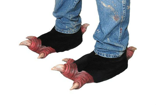 Đôi giày móng quỷ.