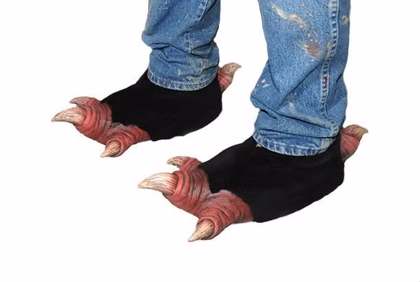 Đôi giày móng quỷ.