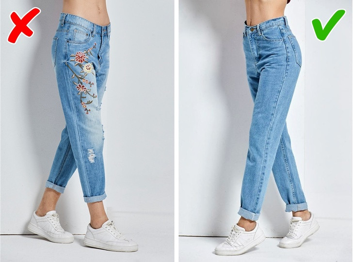 Cũng giống như jeans rách, jeans thêu họa tiết cũng không còn hợp thời nữa. Những chiếc quần jeans trơn sẽ được đánh giá cao hơn.