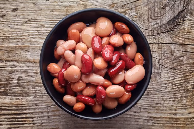 Đậu có hàm lượng protein cao nhưng cũng có thể làm chướng bụng, đầy hơi và chuột rút. Tránh ăn các loại đậu để giúp giảm bớt các triệu chứng của IBS. Ảnh: RD.