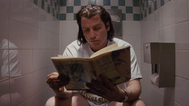 Việc ngồi trong nhà vệ sinh lâu có thể gây ra bệnh trĩ hoặc làm trầm trọng thêm bệnh. Thế nên, bạn cần hạn chế ngồi đọc sách hay bị căng thẳng khi đi vệ sinh.