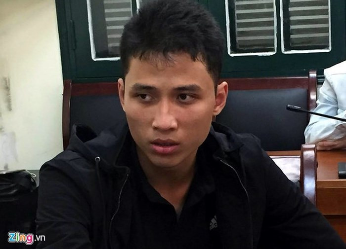 6. Đau lòng hơn, chỉ vì liên quan đến trái bóng, nhiều vụ án mạng như chồng giết vợ, con đốt nhà bố mẹ, nhân viên cướp hàng trăm triệu đồng của công ty đã xảy ra. Trong đó, vụ trọng án giết người, cướp tài sản xảy ra tại chung cư cao cấp ở quận Thanh Xuân hồi tháng 10/2017 làm rúng động dư luận Hà Nội. Kẻ gây án đang có món nợ 60 triệu đồng do thua cá độ bóng đá. Trong ảnh: Phạm Thanh Tùng, kẻ gây án giết người, cướp tài sản để trả nợ. (Ảnh: Zing.vn).