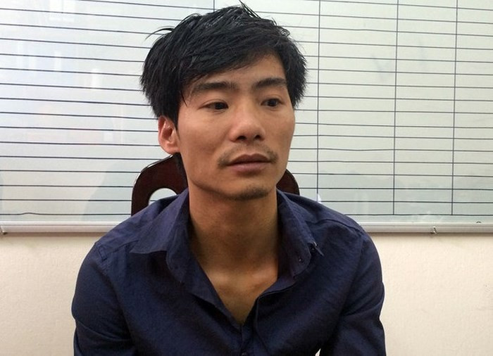 7. Trước đó, một vụ án mạng khác cũng liên quan đến cá độ bóng đá. Tháng 3/2016, Lâm Duy Hưng (24 tuổi, quê Nam Định), tán thủ Wushu gọi điện cho Lý Văn Hà (32 tuổi, ở huyện Hoài Đức, Hà Nội) để đòi số tiền hơn 26 triệu đồng tiền cá độ bóng đá. Hà chưa có tiền trả, Hưng đòi gắt nên Hà dùng dao đâm Hưng tử vong. Trong ảnh: Đối tượng Lý Văn Hà (Ảnh: Zing.vn).