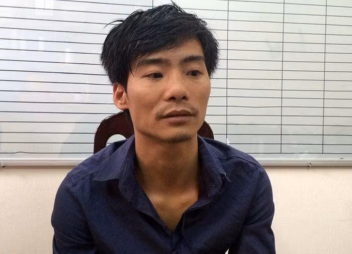 7. Trước đó, một vụ án mạng khác cũng liên quan đến cá độ bóng đá. Tháng 3/2016, Lâm Duy Hưng (24 tuổi, quê Nam Định), tán thủ Wushu gọi điện cho Lý Văn Hà (32 tuổi, ở huyện Hoài Đức, Hà Nội) để đòi số tiền hơn 26 triệu đồng tiền cá độ bóng đá. Hà chưa có tiền trả, Hưng đòi gắt nên Hà dùng dao đâm Hưng tử vong. Trong ảnh: Đối tượng Lý Văn Hà (Ảnh: Zing.vn).