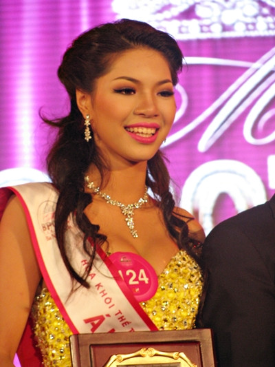 Kha Trang: Sieu mau cap dong trung chuan bi lam me don than-Hinh-6