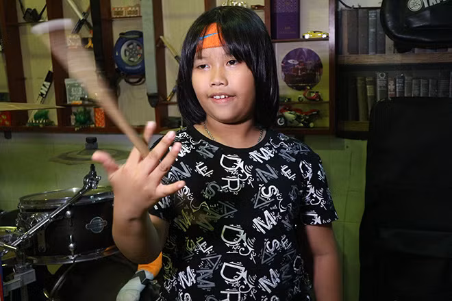 Bố mẹ Trọng Nhân từng sốc trước tin đồn "Thần đồng đánh trống" kiếm tiền tỷ. Ảnh: Trai Úc.