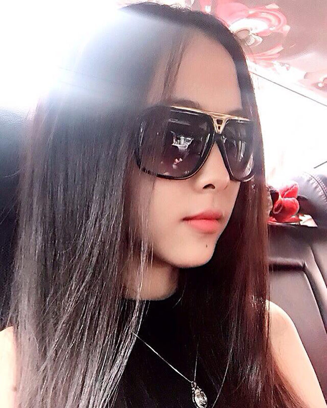 Với vóc dáng chuẩn không cần chỉnh, bạn gái cầu thủ Minh Vương có gu ăn mặc sang chảnh, sành điệu. Cô thường xuyên đăng tải hình ảnh về cuộc sống tại Mỹ.