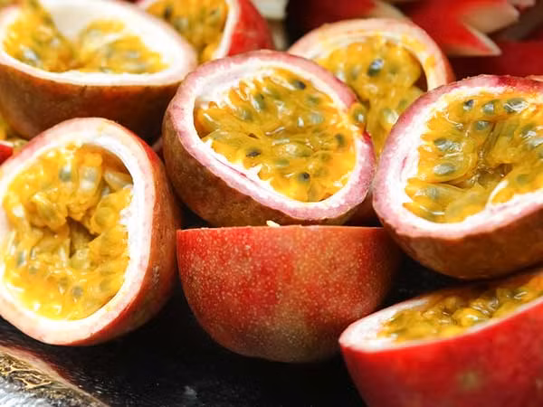 Ăn chanh dây giúp tăng cường miễn dịch bởi vì nó chứa vitamin C, chất chống oxy hoá và các hợp chất nhất định.