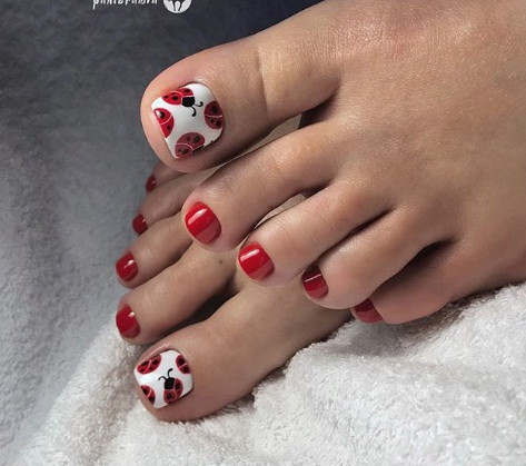 Nail hình bọ cánh cam rực rỡ.