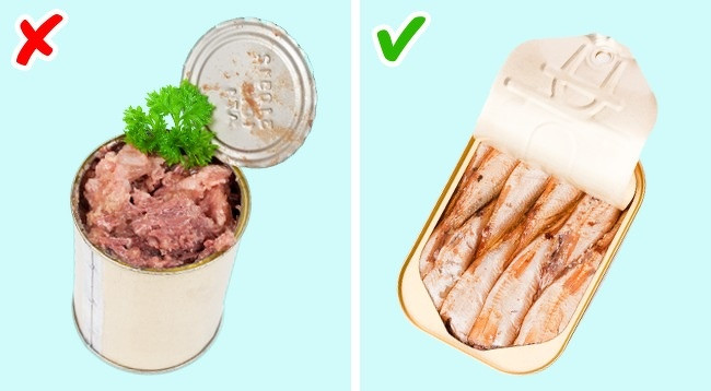 Các loại cá đóng hộp như cá mòi và cá hồi là nguồn cung cấp canxi rất lớn vì cho phép bạn ăn cả xương nhỏ.