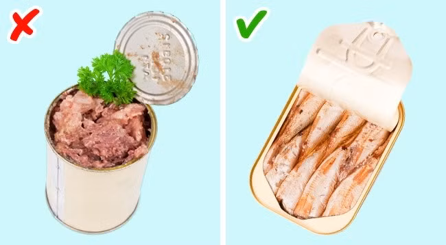 Các loại cá đóng hộp như cá mòi và cá hồi là nguồn cung cấp canxi rất lớn vì cho phép bạn ăn cả xương nhỏ.