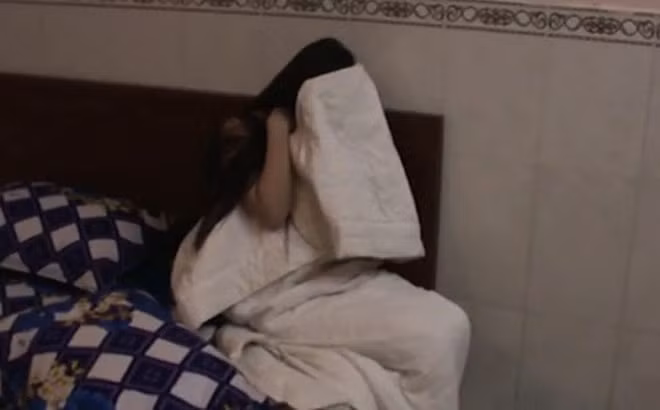 Bệnh sùi mào gà là do virus u nhú (Human Papilloma viết tắt là HPV) gây ra. Căn bệnh dễ lây khi mua bán dâm không an toàn. Một số chủng papilloma gây mụn cơm ở tay, chân, một số chủng khác lây qua đường tình dục. Nhiều người nhiễm mà không có biểu hiện gì, nhưng cũng có nhiều người (cả nam và nữ) phát bệnh sùi mào gà.