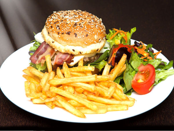 Những người bị bệnh thận nên hạn chế phốt pho ở thực phẩm chế biến sẵn trong chế độ ăn uống.