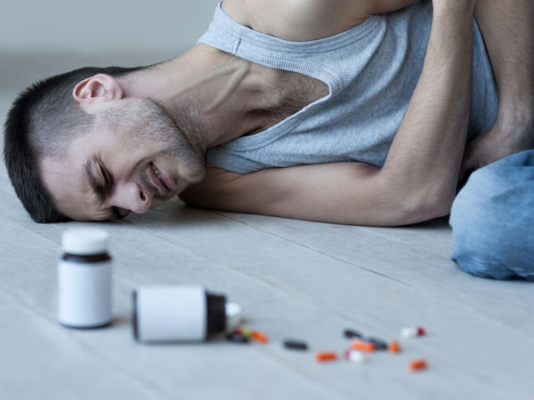 Việc dùng thuốc giảm đau quá nhiều là một thói quen hại thận mà bạn nên bỏ ngay. Điều này có thể làm trầm trọng thêm các vấn đề về thận nếu bạn đã bị bệnh thận.