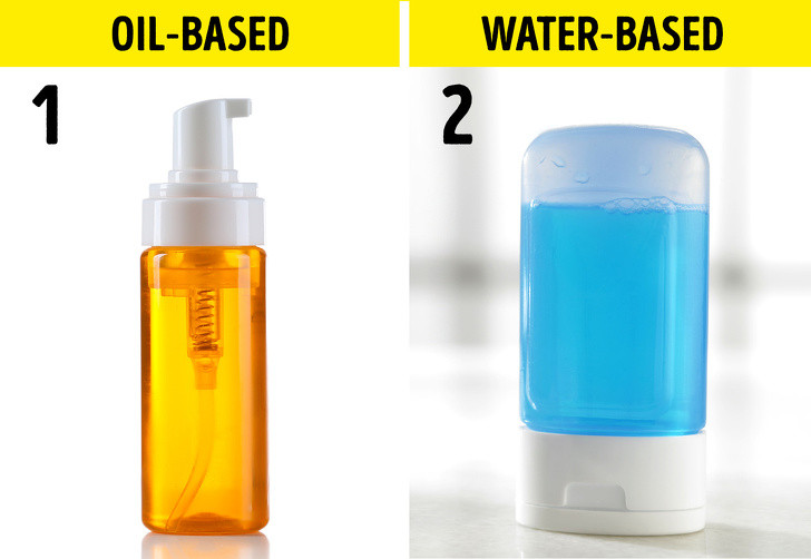 Làm sạch làn da 2 bước: Chuyên gia về da Ellen Marmur khuyên bạn nên làm sạch da với 2 bước. Đầu tiên - sử dụng một sản phẩm từ dầu: Điều này sẽ hòa tan bã nhờn và loại bỏ bụi bẩn. Bước hai, bạn sẽ sử dụng một sản phẩm thông thường để làm sạch da.