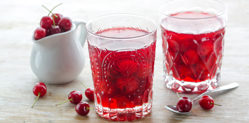 Kompot là thức uống truyền thống của các quốc gia Đông Âu. Nó được làm ra bằng cách nấu dâu tây, mơ, đào, táo, lý gai, hoặc anh đào chua trong nước, thường thêm đường hay nho khô để tăng độ ngọt. Các thành phần có thể khác nhau tùy theo sở thích cá nhân và mùa thời tiết.